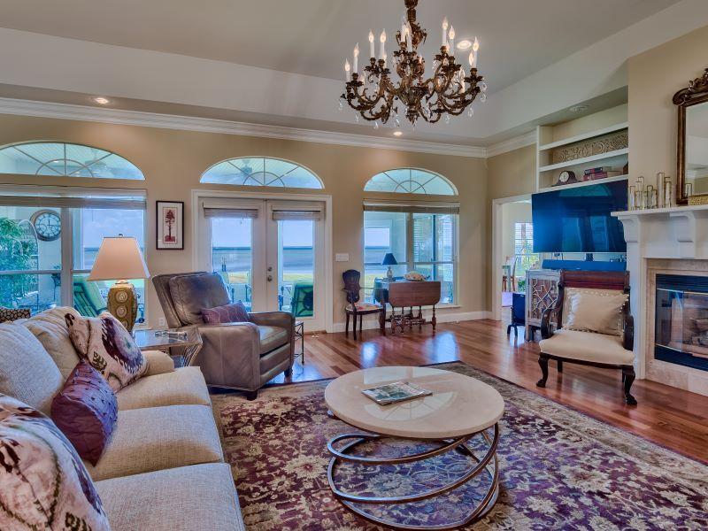 WHISPERING OAKS - Residential