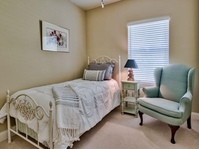 WHISPERING OAKS - Residential