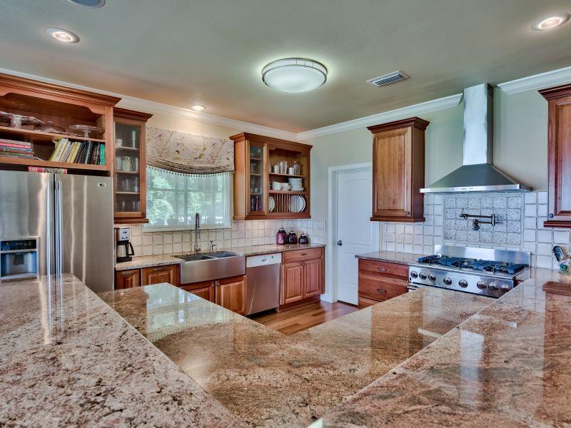 WHISPERING OAKS - Residential