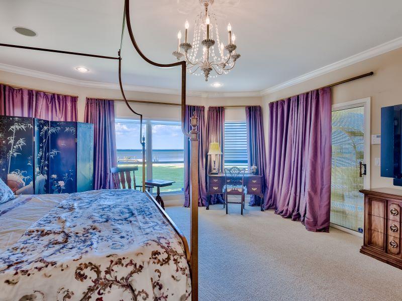 WHISPERING OAKS - Residential