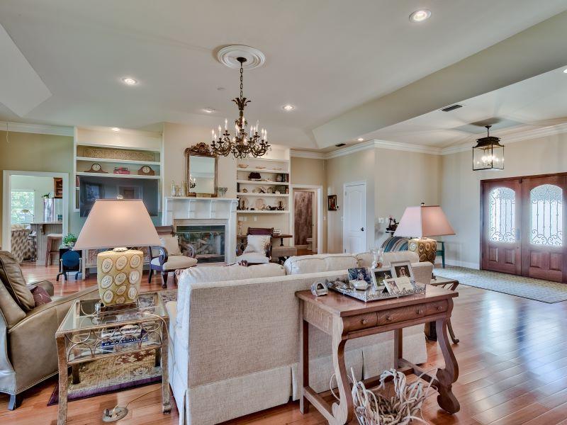 WHISPERING OAKS - Residential