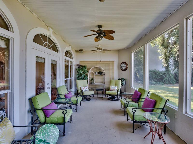 WHISPERING OAKS - Residential