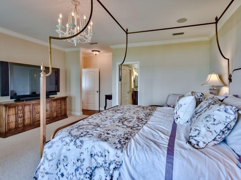 WHISPERING OAKS - Residential