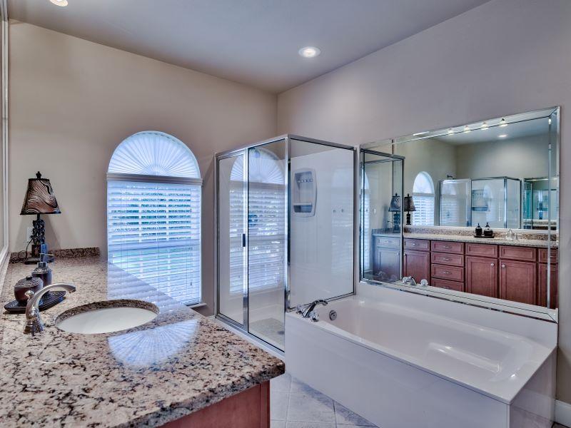 WHISPERING OAKS - Residential