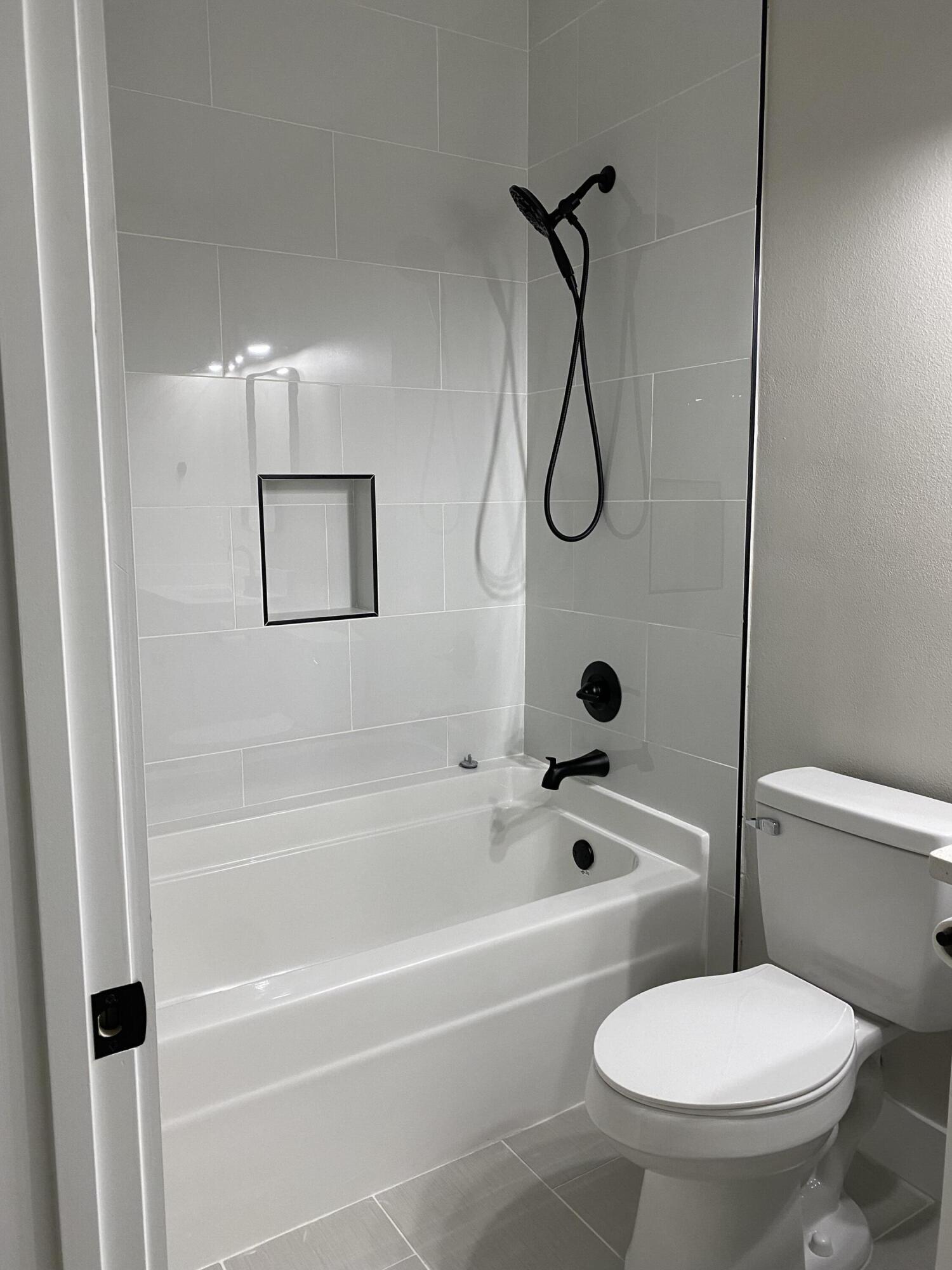 LAGRANGE SHORES - Residential