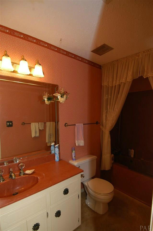 TWIN OAKS - Residential