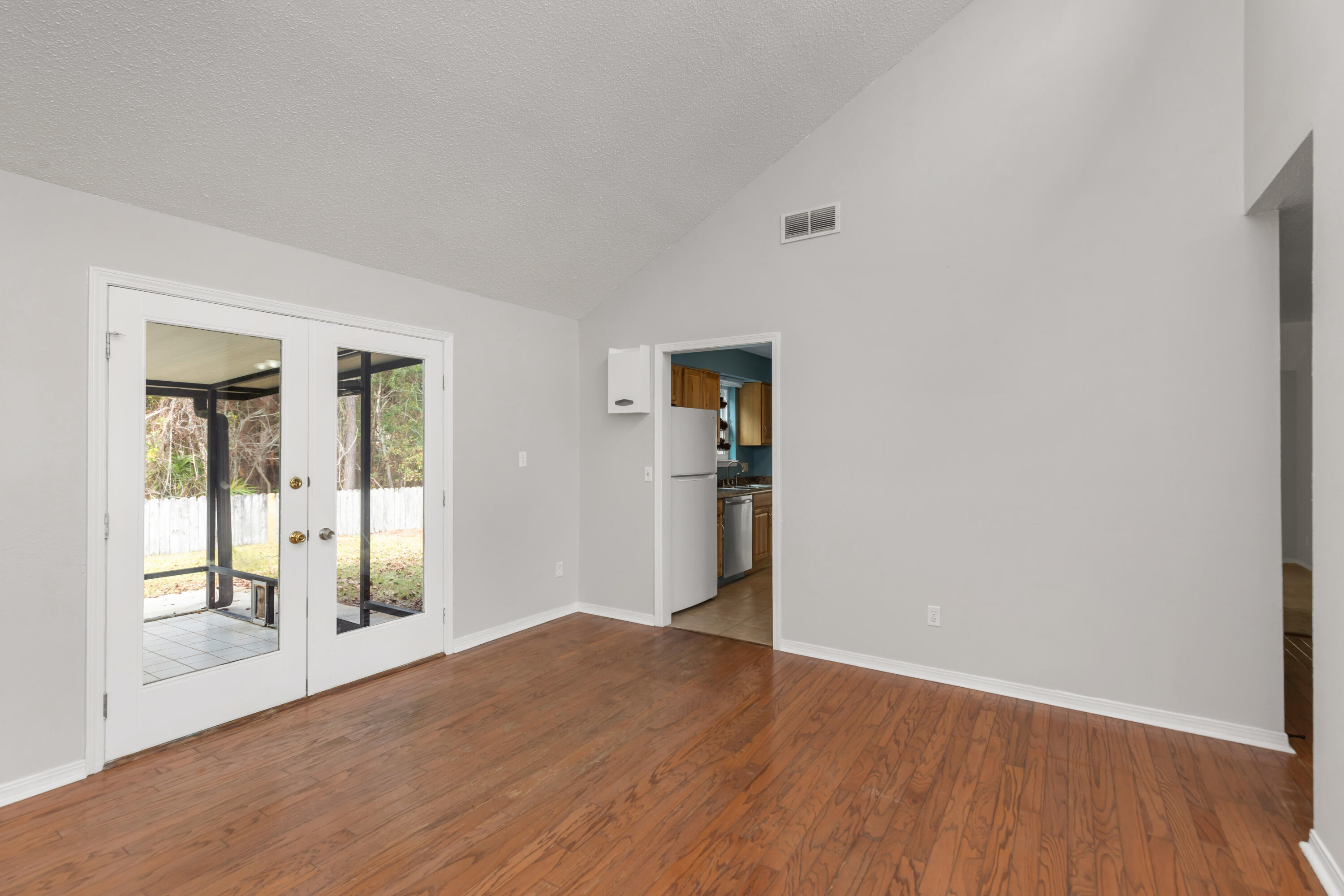 CHATEAU PRES DE LA MER - Residential Lease