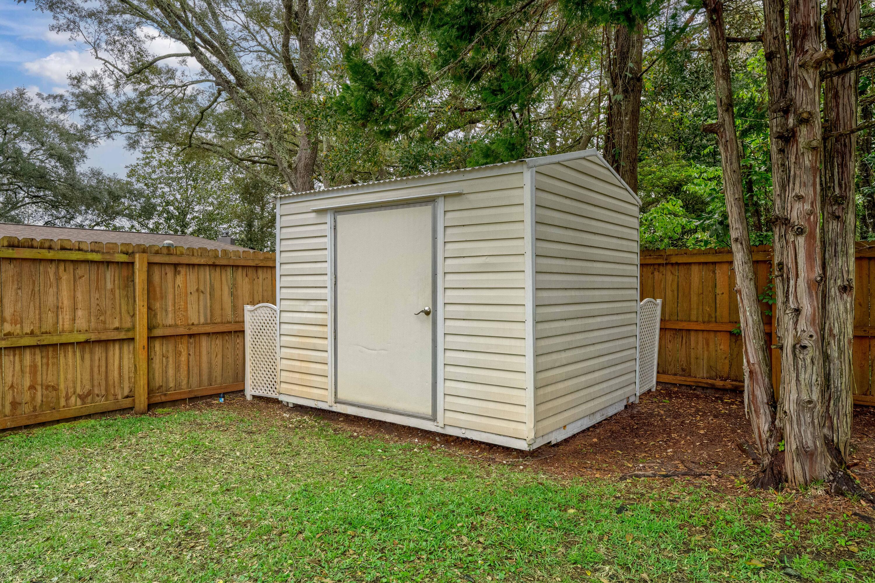 MEADOW WOODS - Residential