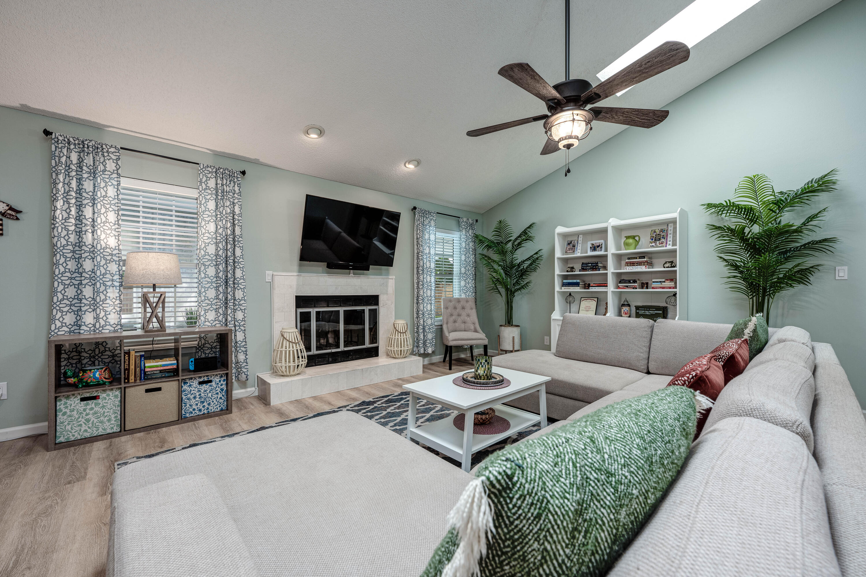 MEADOW WOODS - Residential