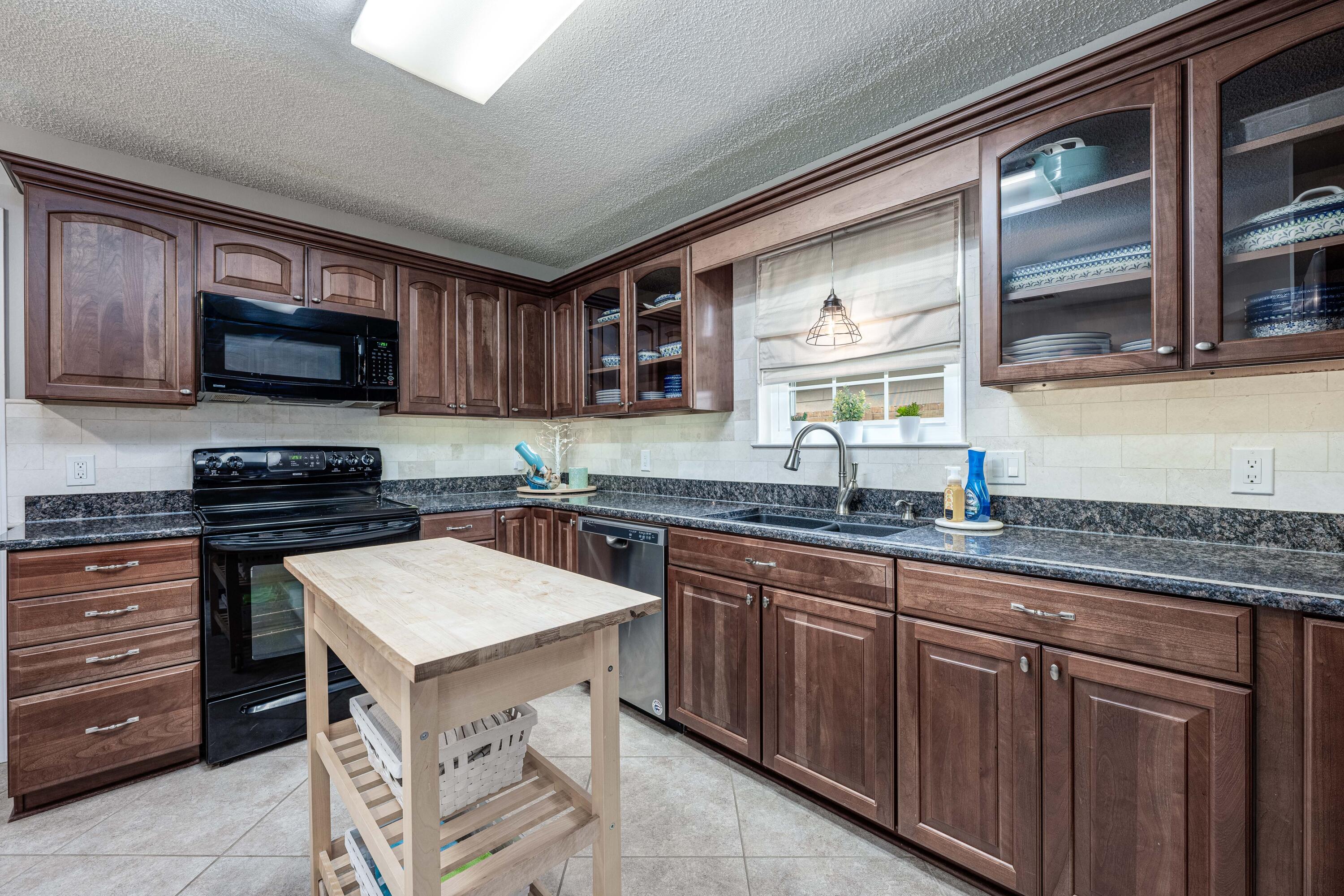 MEADOW WOODS - Residential