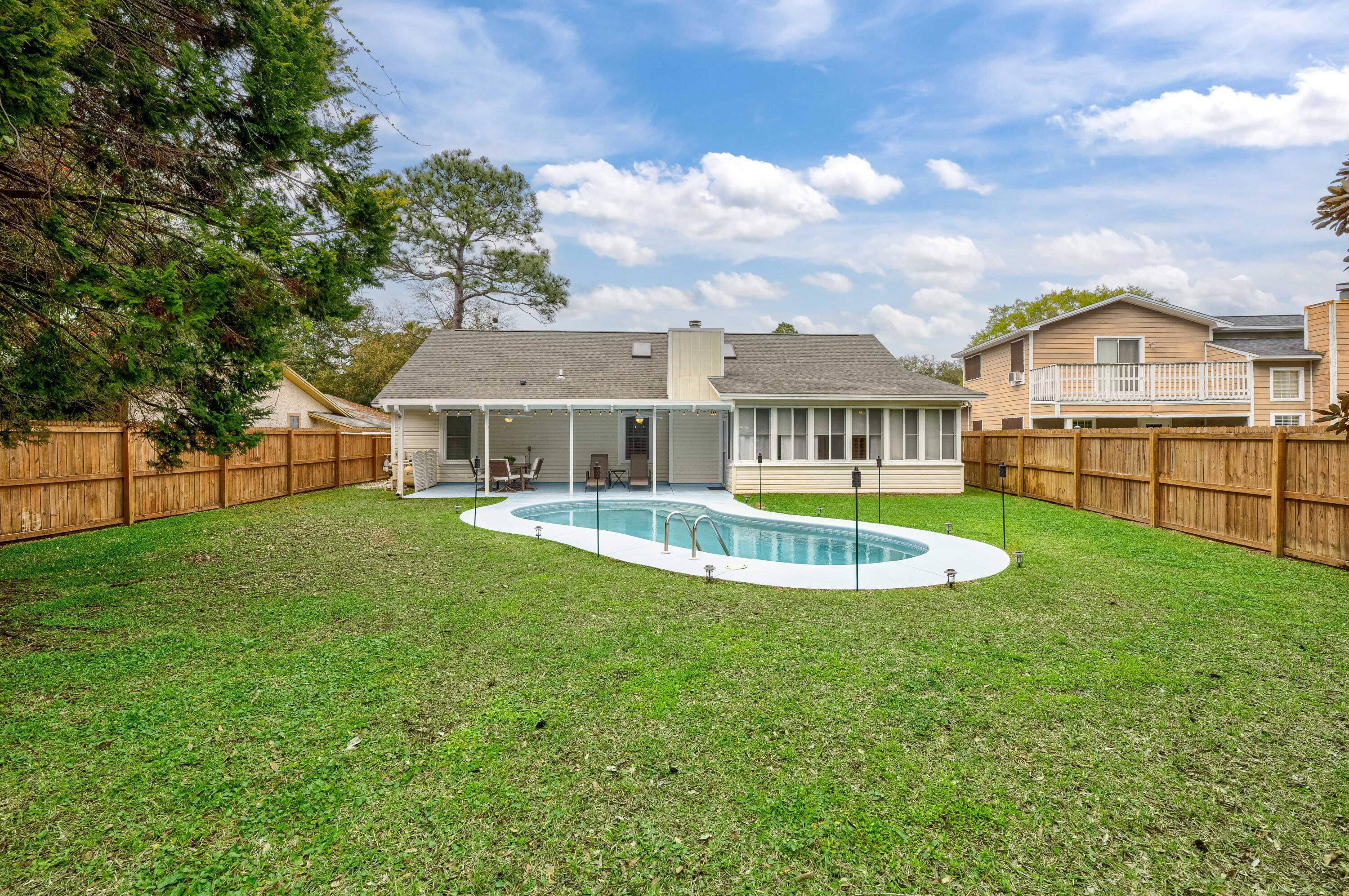 MEADOW WOODS - Residential