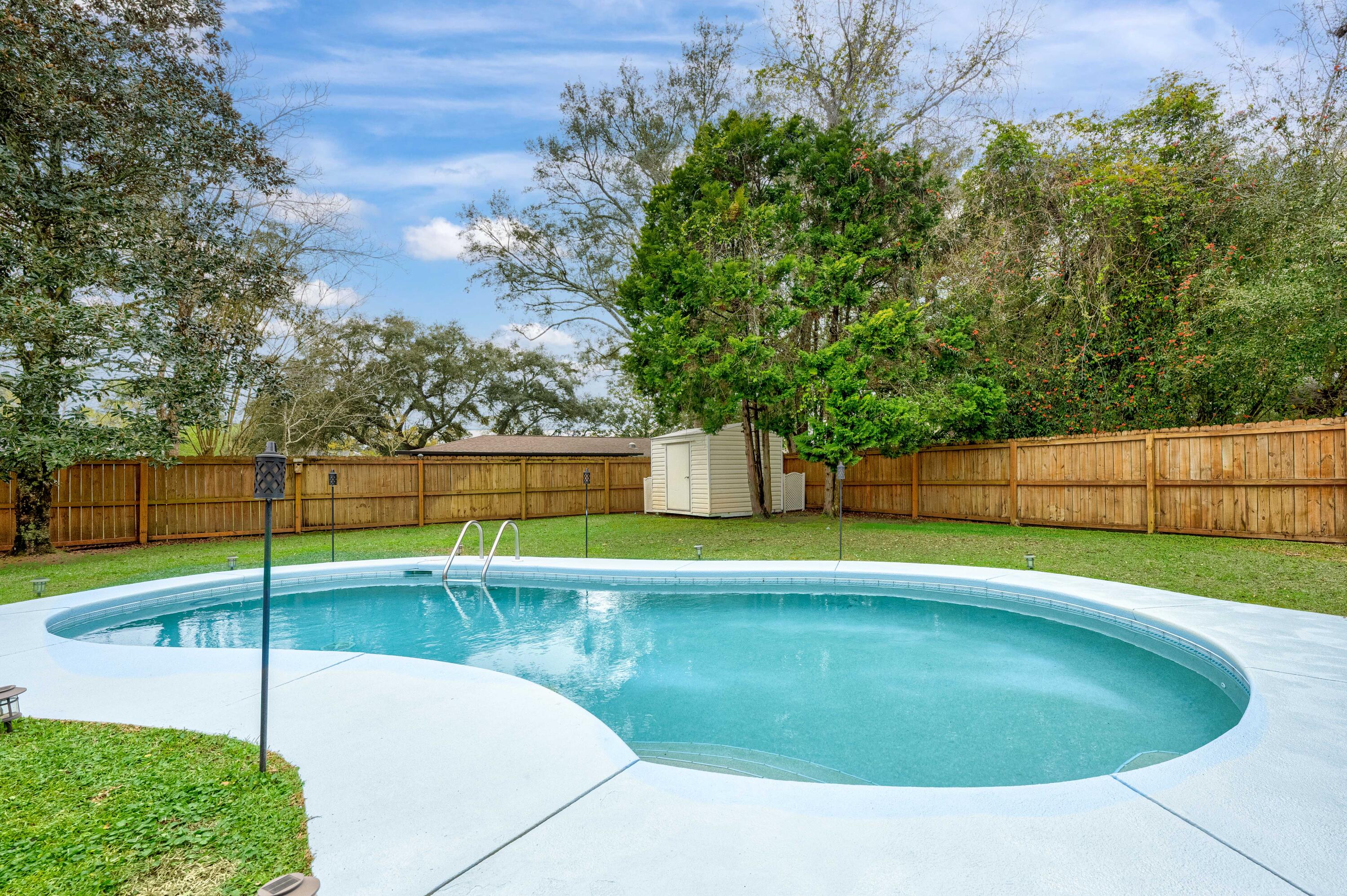 MEADOW WOODS - Residential