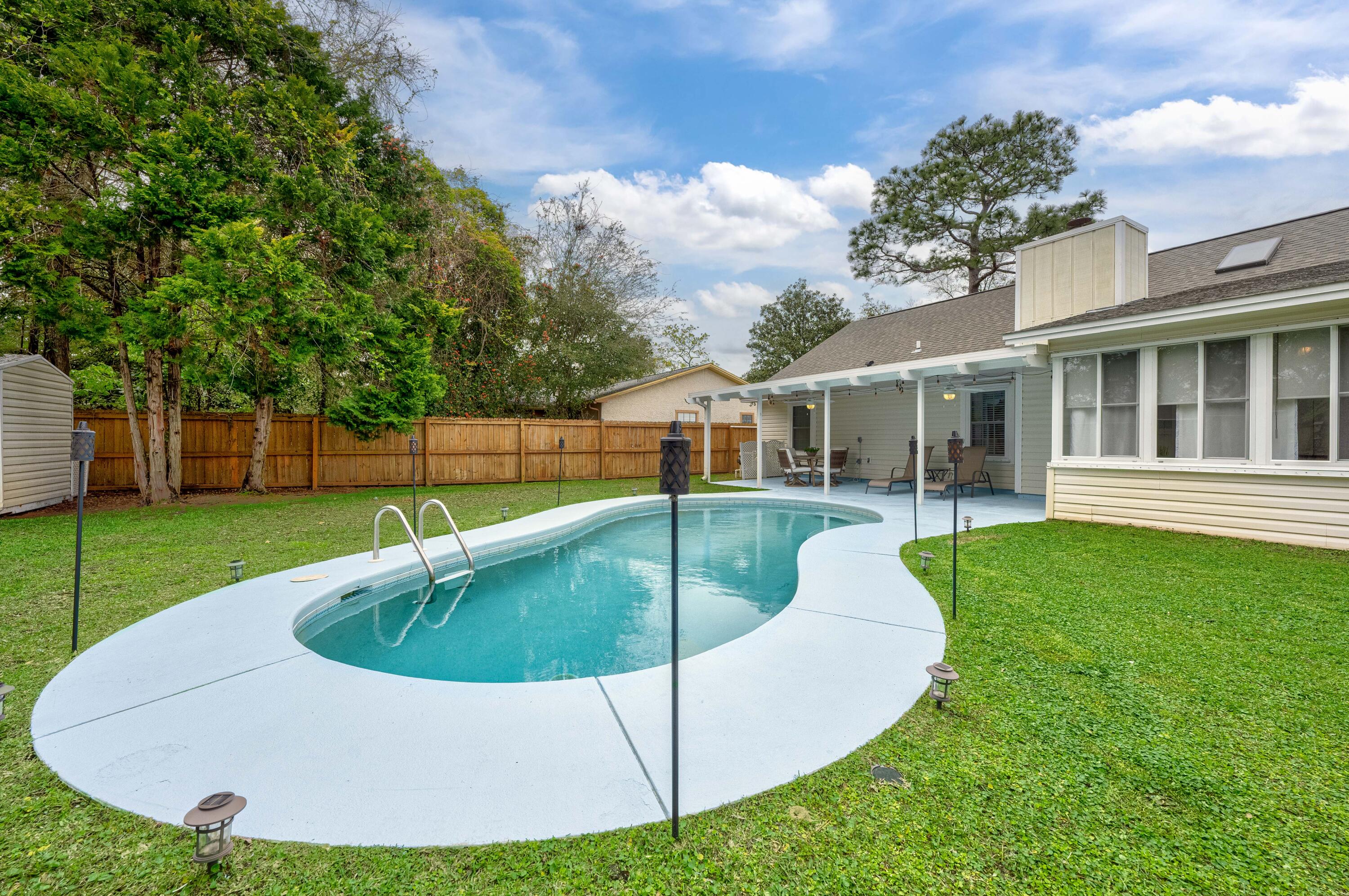 MEADOW WOODS - Residential