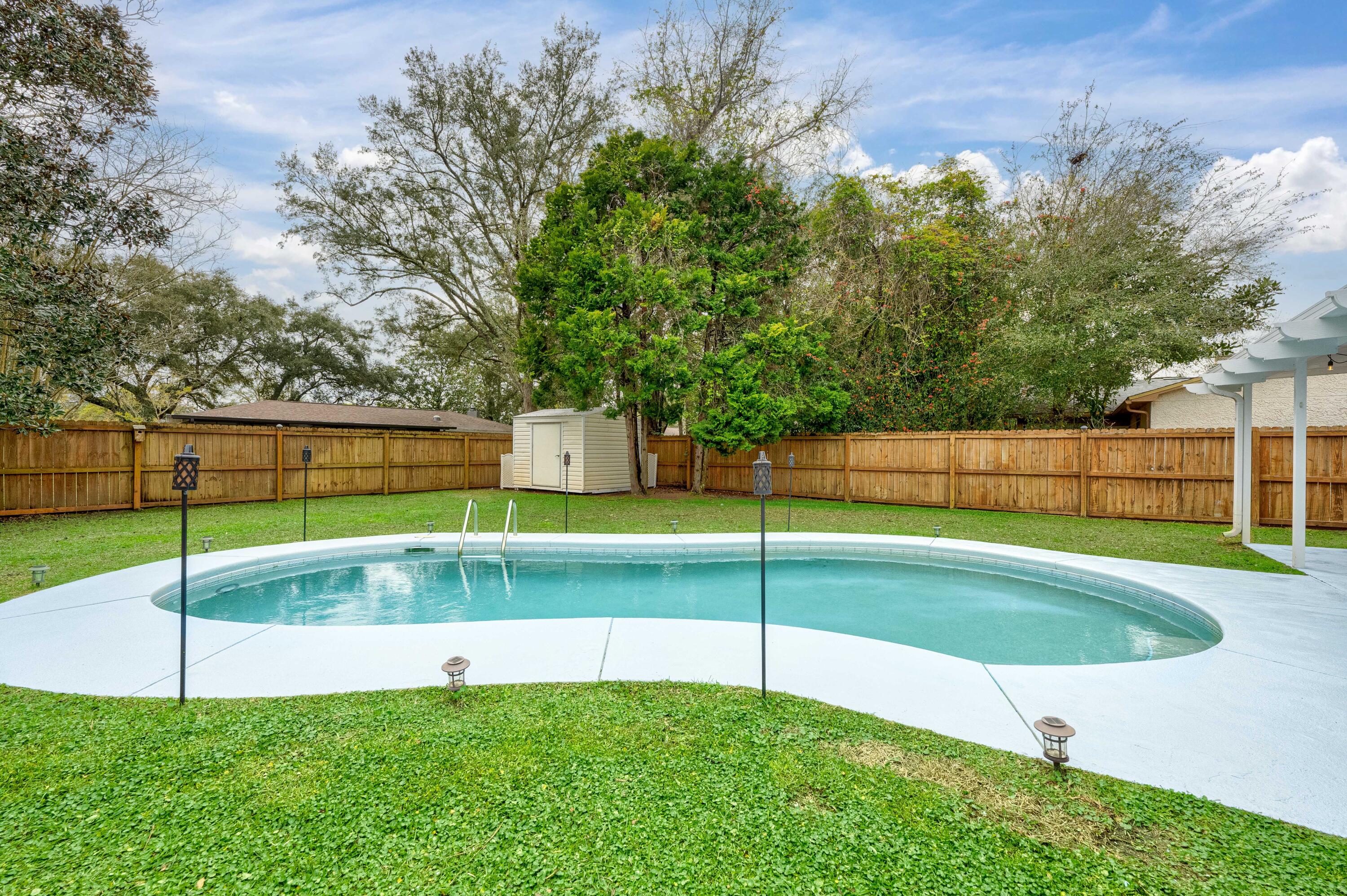 MEADOW WOODS - Residential