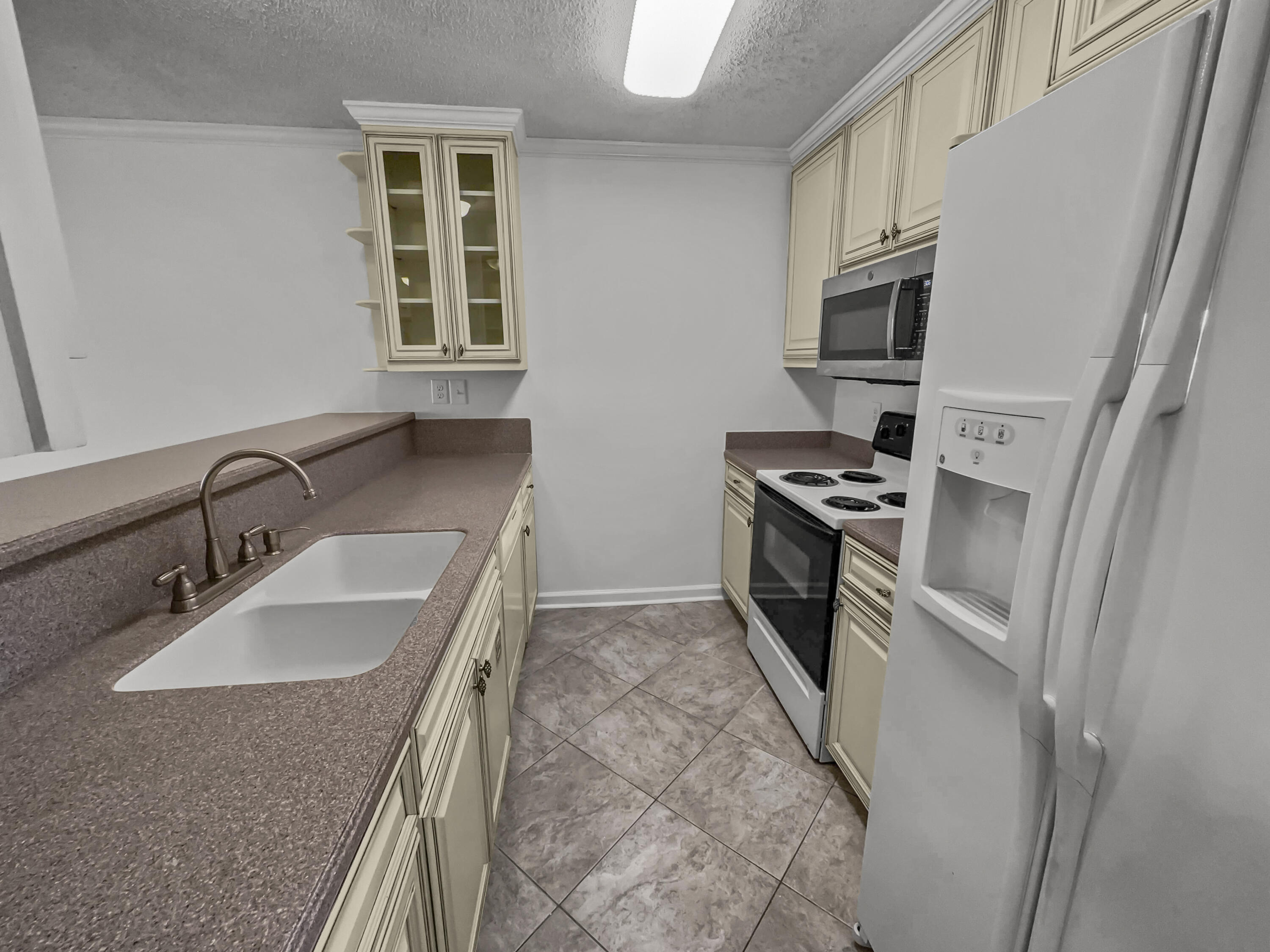 TRADEWINDS CONDO PH I - Residential