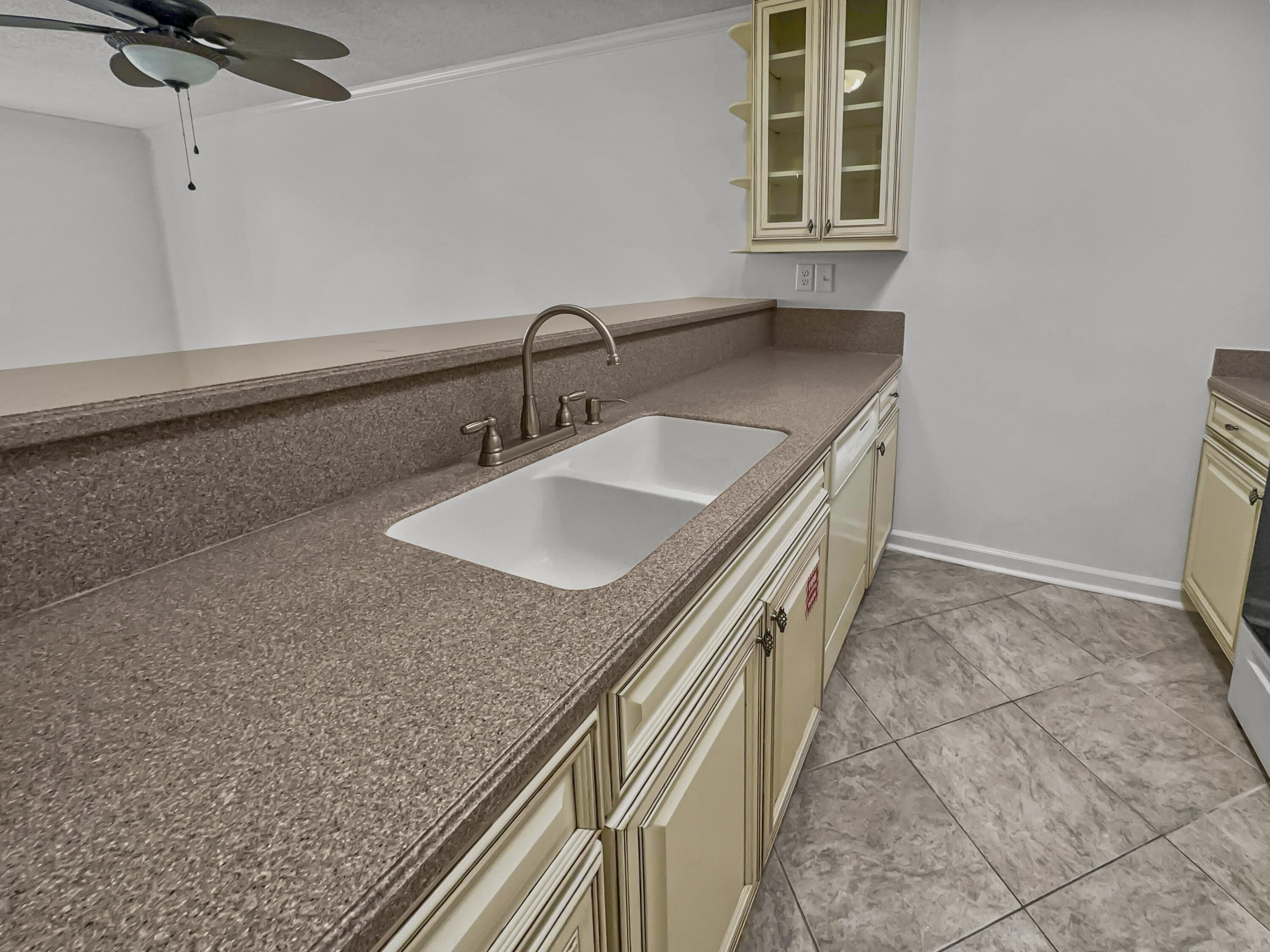 TRADEWINDS CONDO PH I - Residential