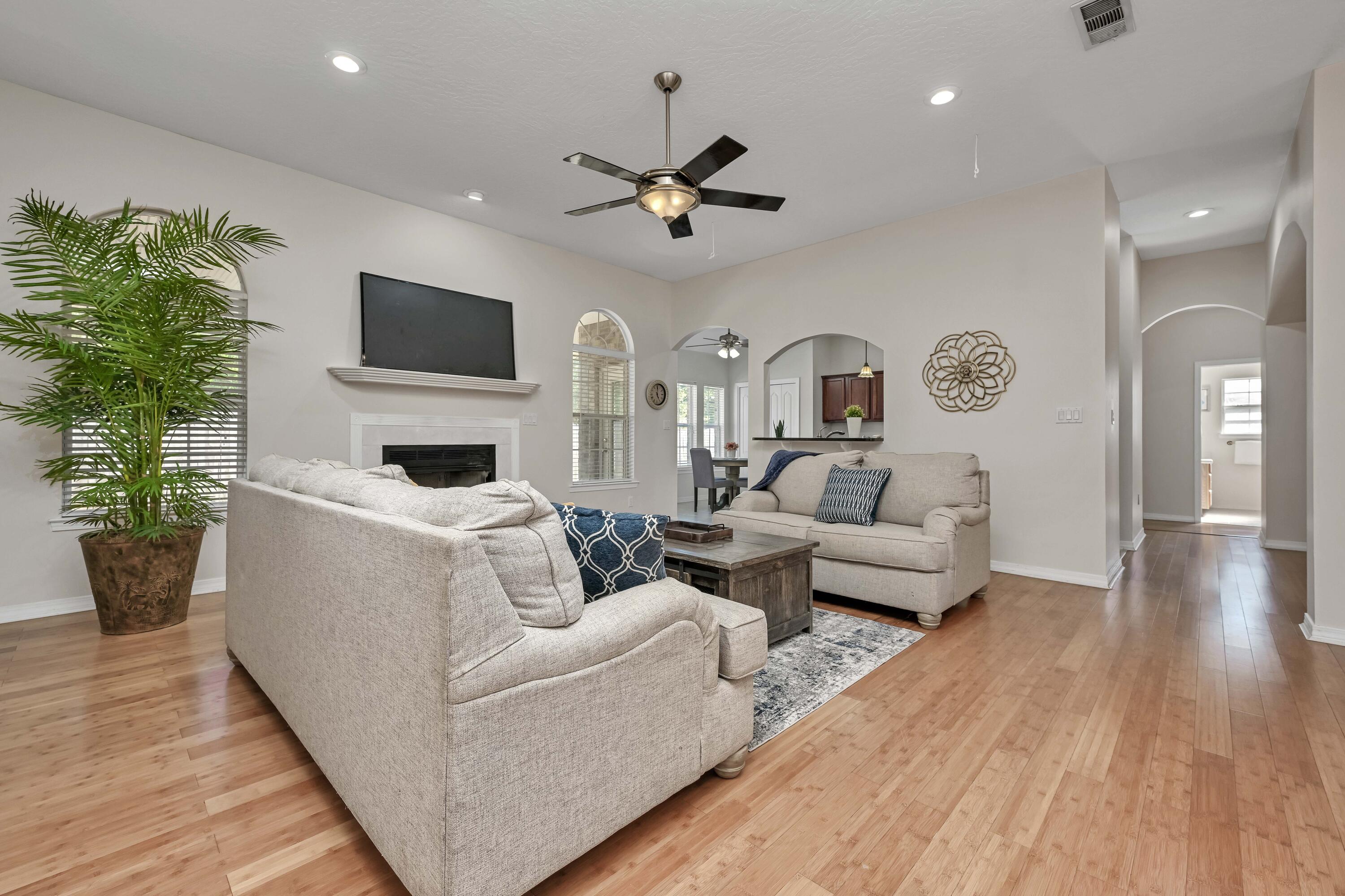 BRIDGEPORT COLONY - Residential