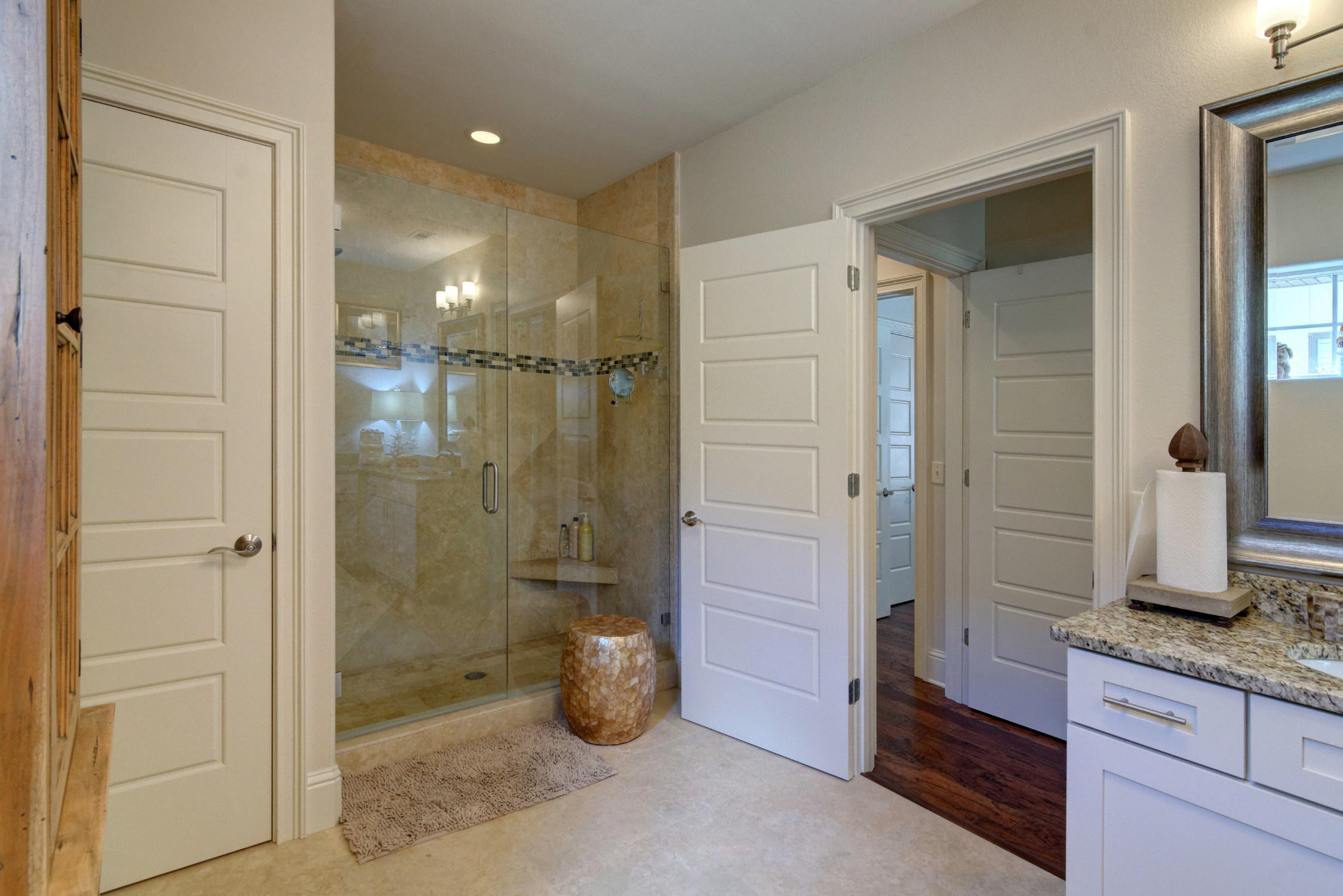 VILLA LAGO - Residential