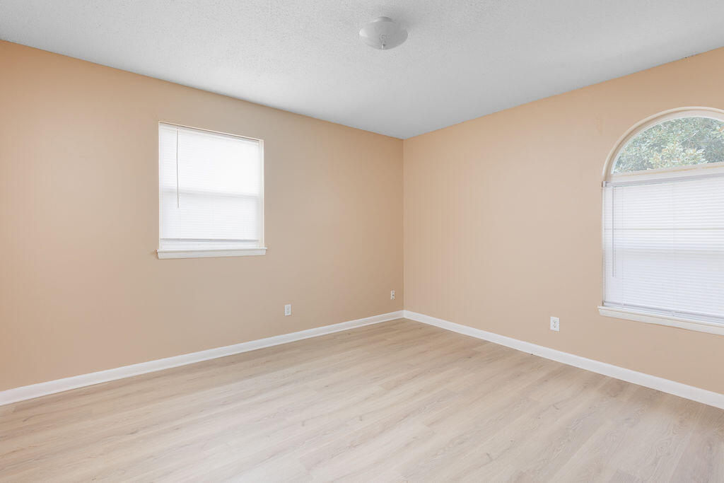 TWIN OAKS - Residential