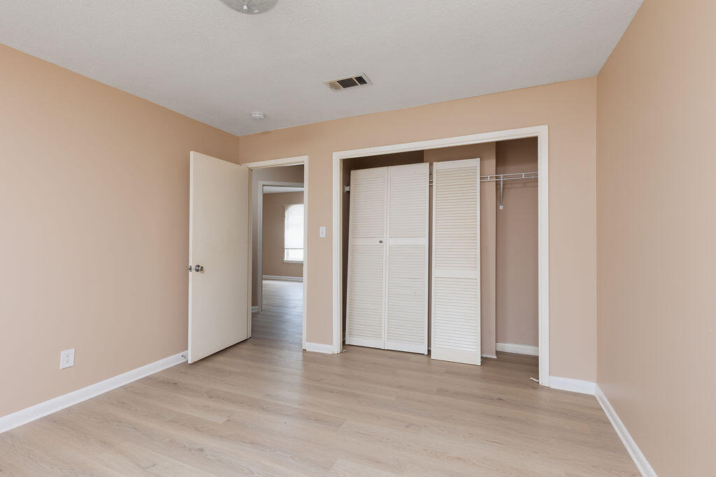 TWIN OAKS - Residential