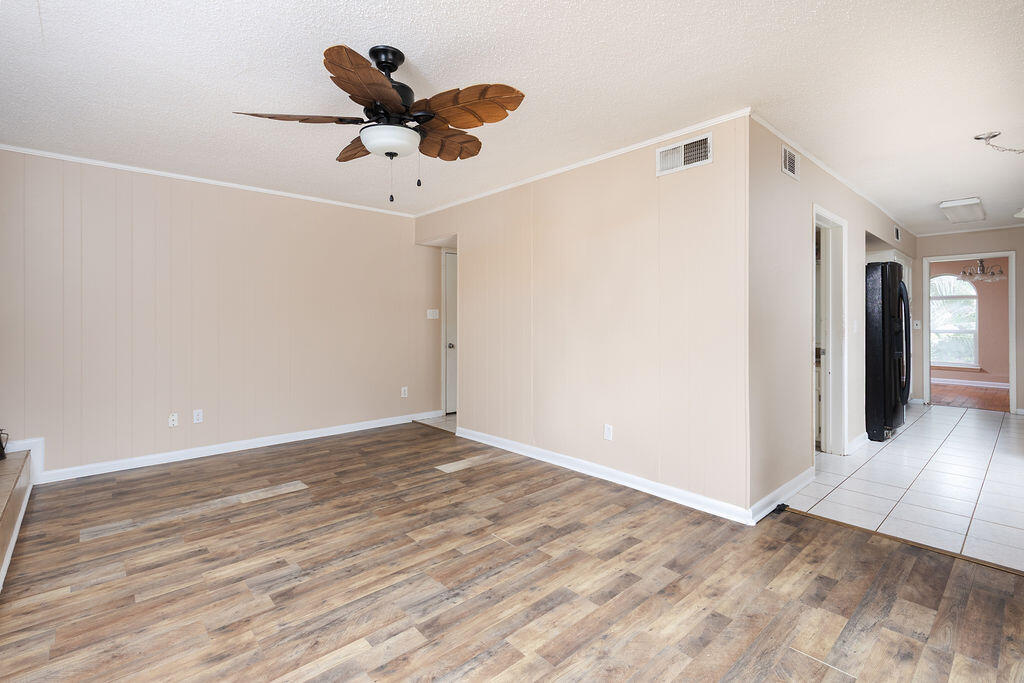 TWIN OAKS - Residential