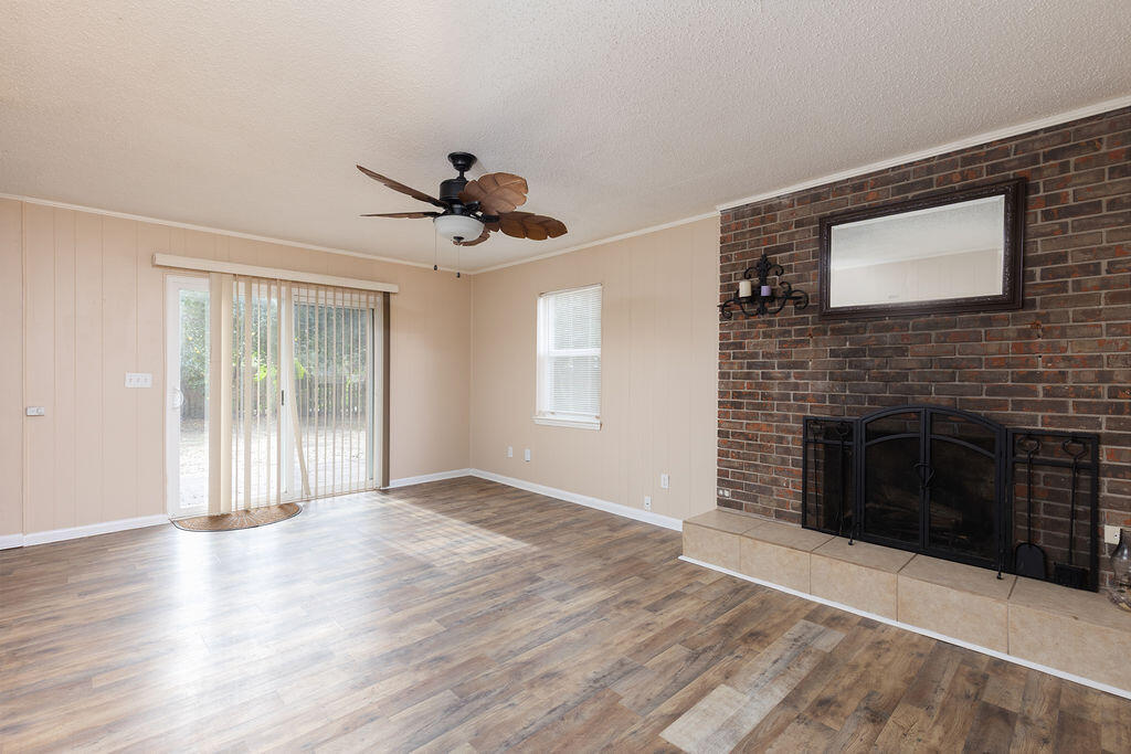 TWIN OAKS - Residential