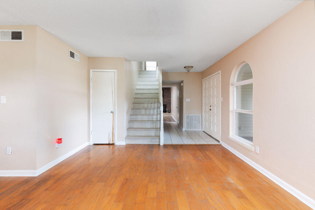 TWIN OAKS - Residential