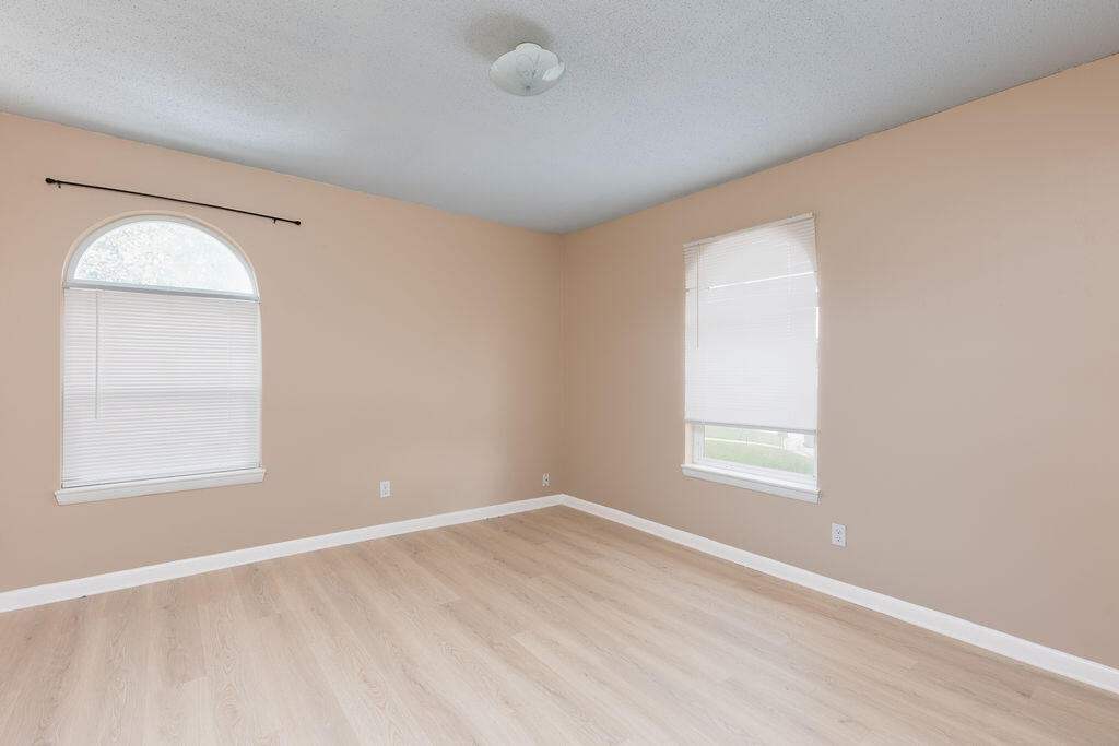 TWIN OAKS - Residential