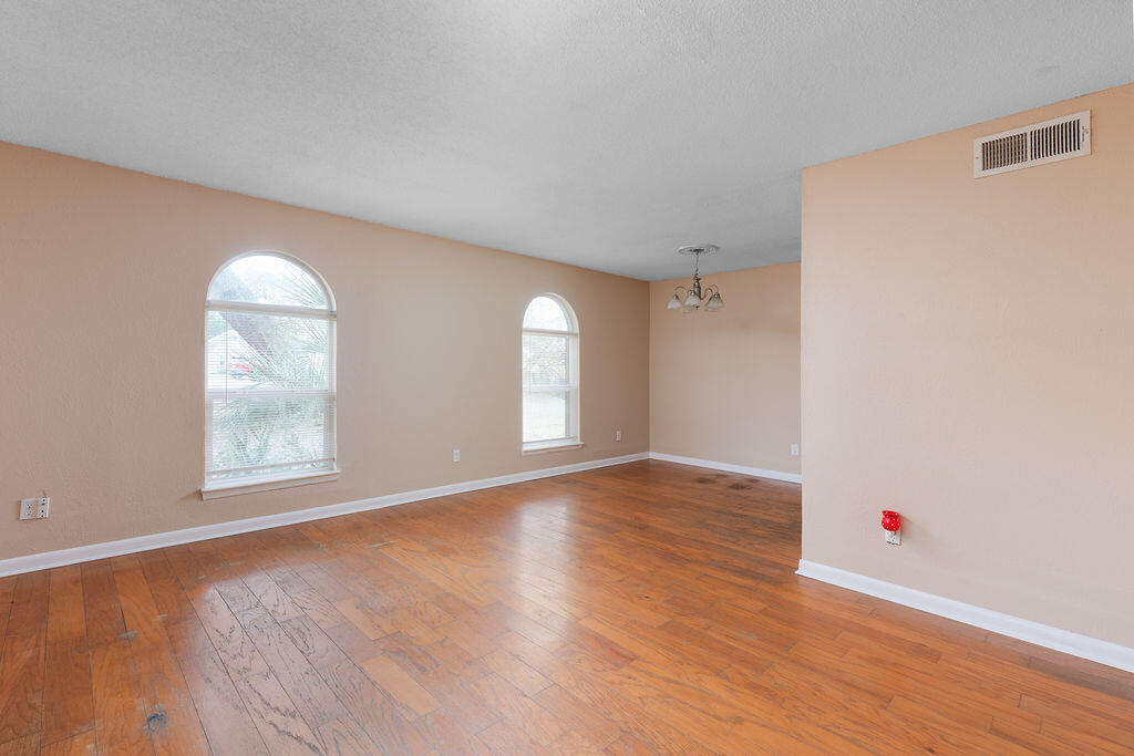 TWIN OAKS - Residential