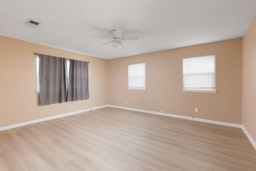 TWIN OAKS - Residential