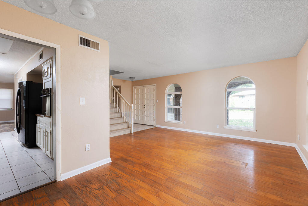 TWIN OAKS - Residential