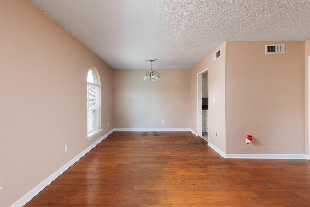 TWIN OAKS - Residential