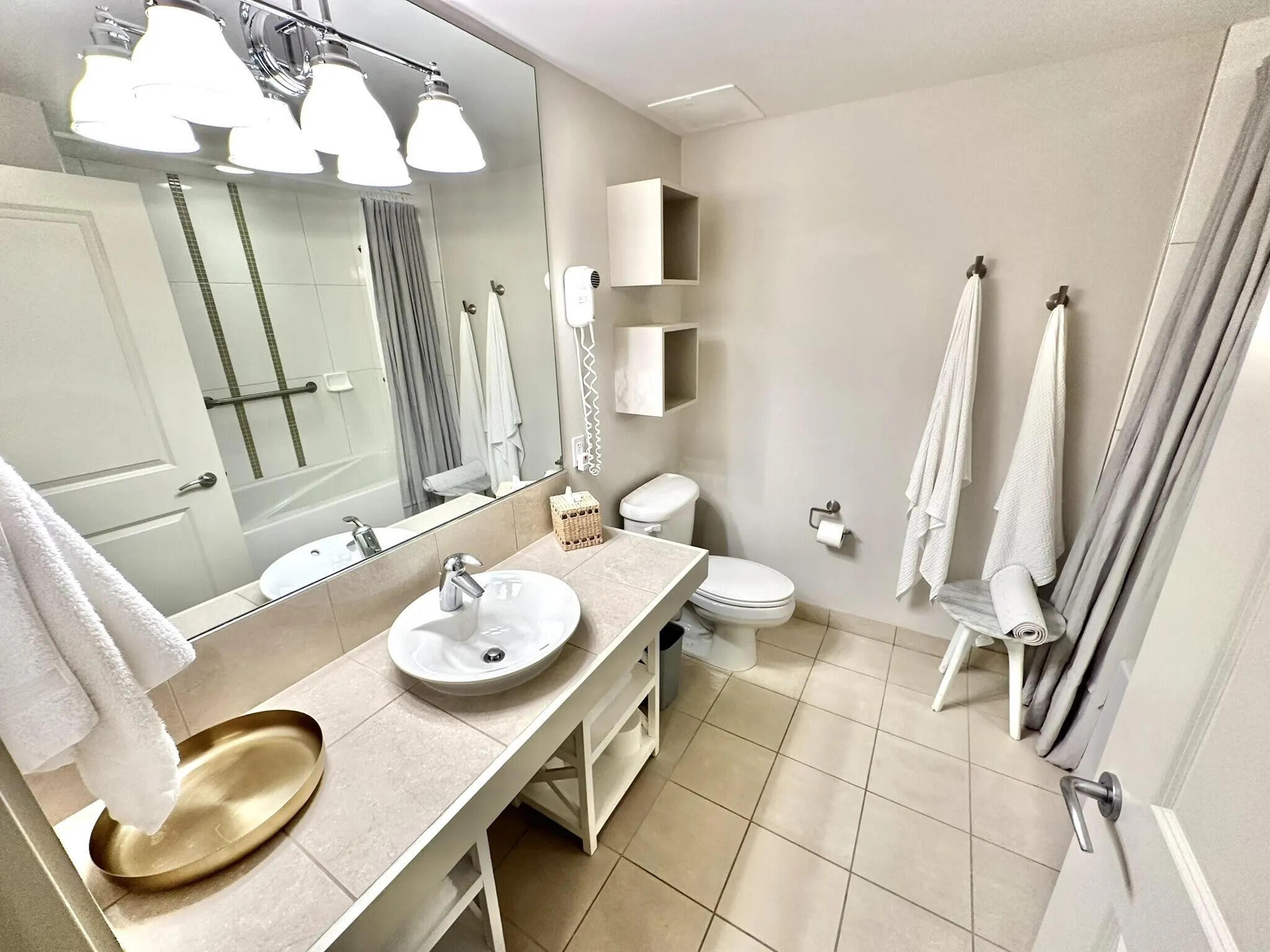 BAHIA CONDO - Residential