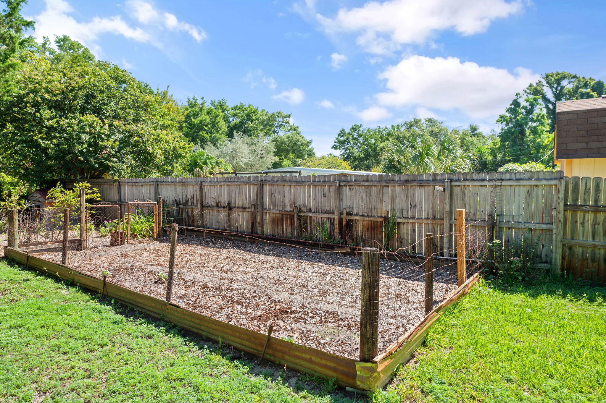 CHEROKEE ACRES - Residential