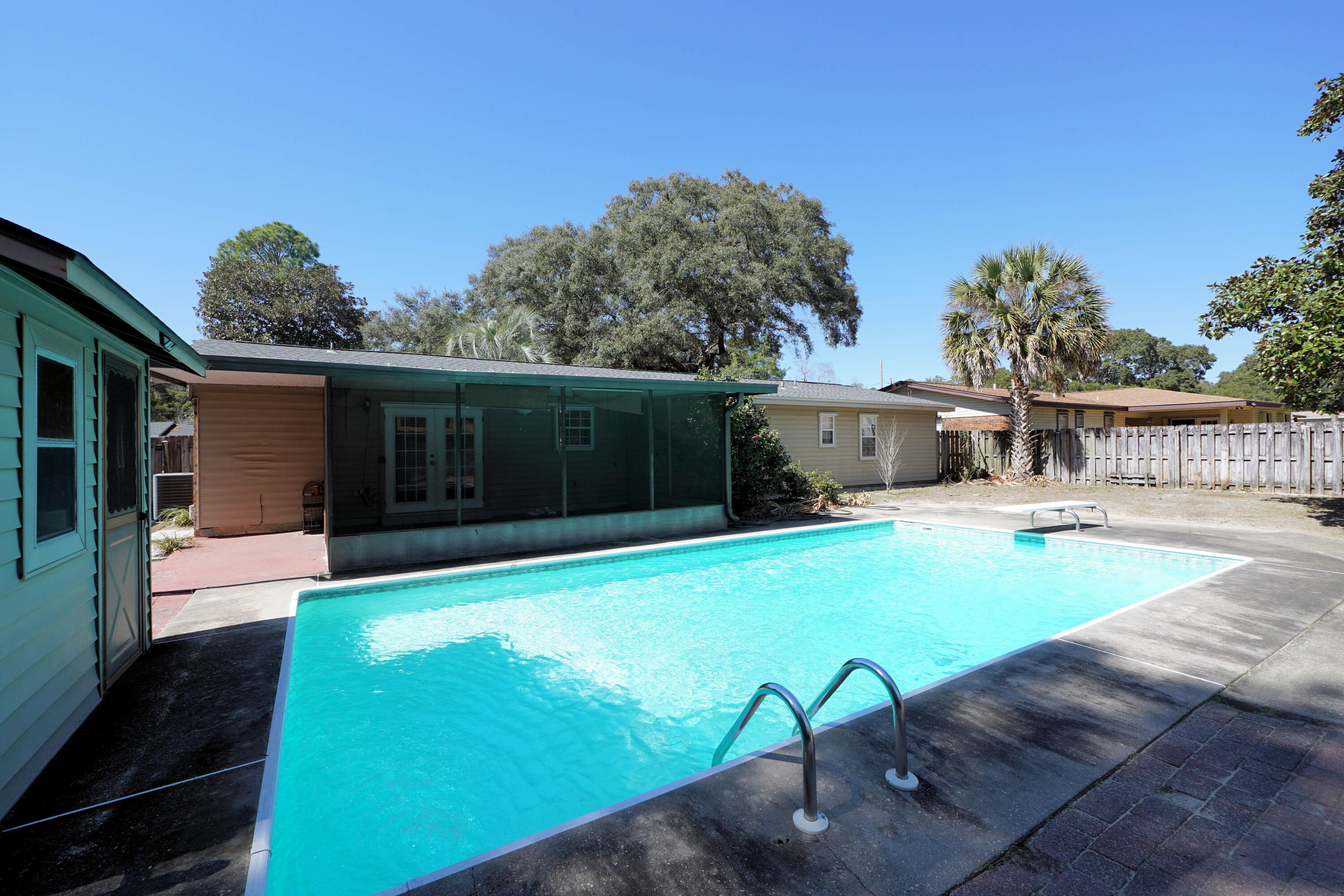 SHERWOOD FOREST LOT 36 - Residential