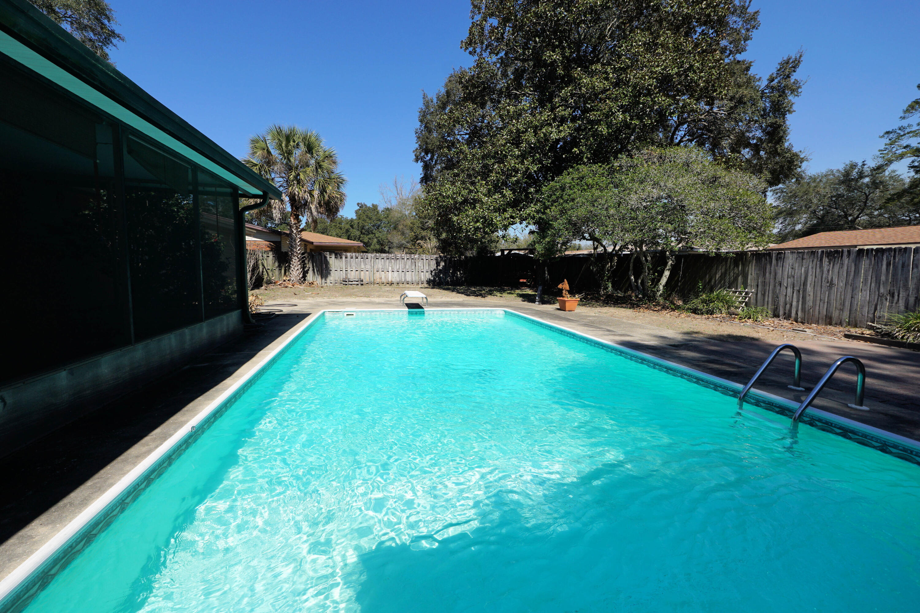 SHERWOOD FOREST LOT 36 - Residential