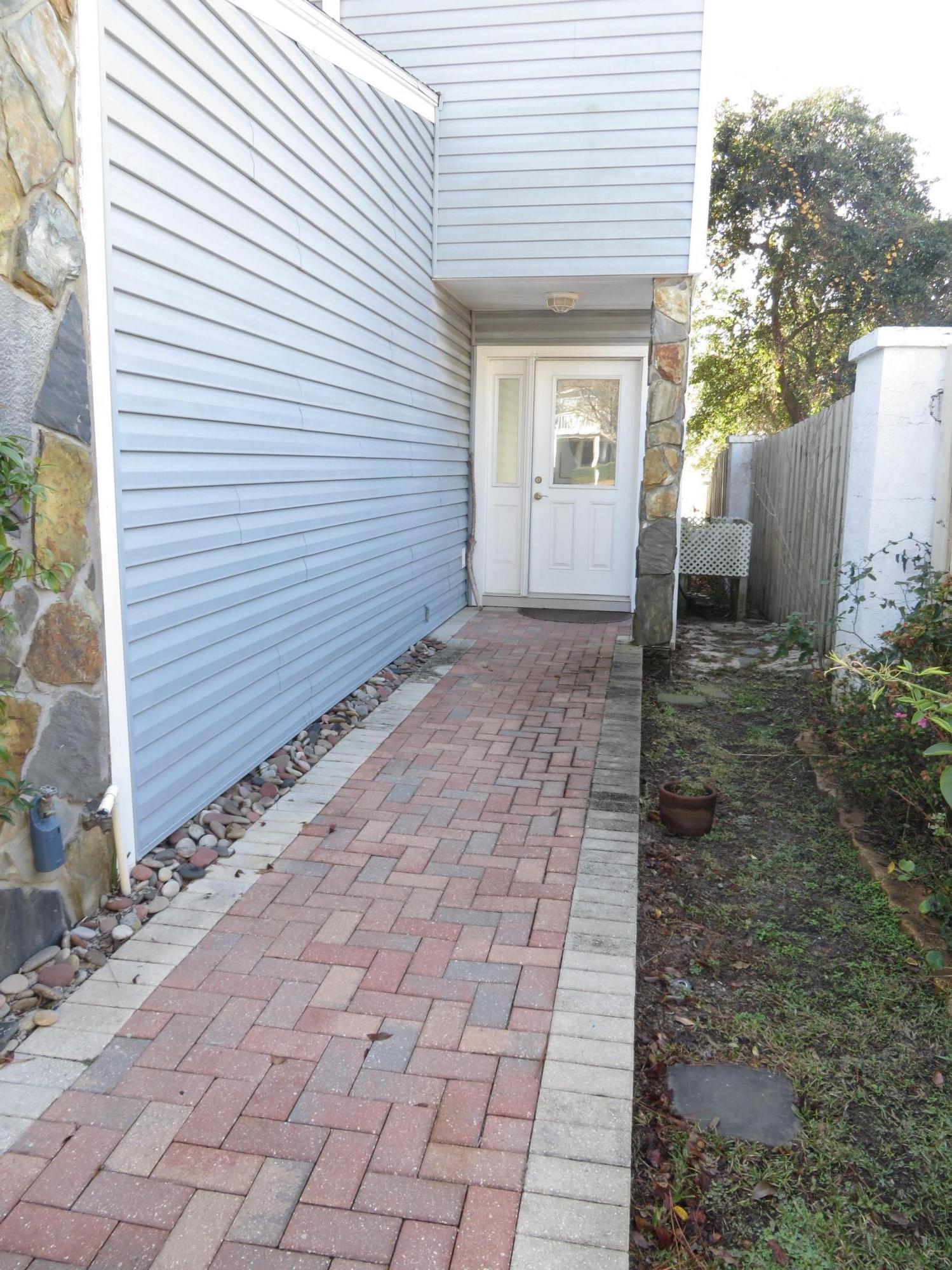 SEA PINES T/H - Residential
