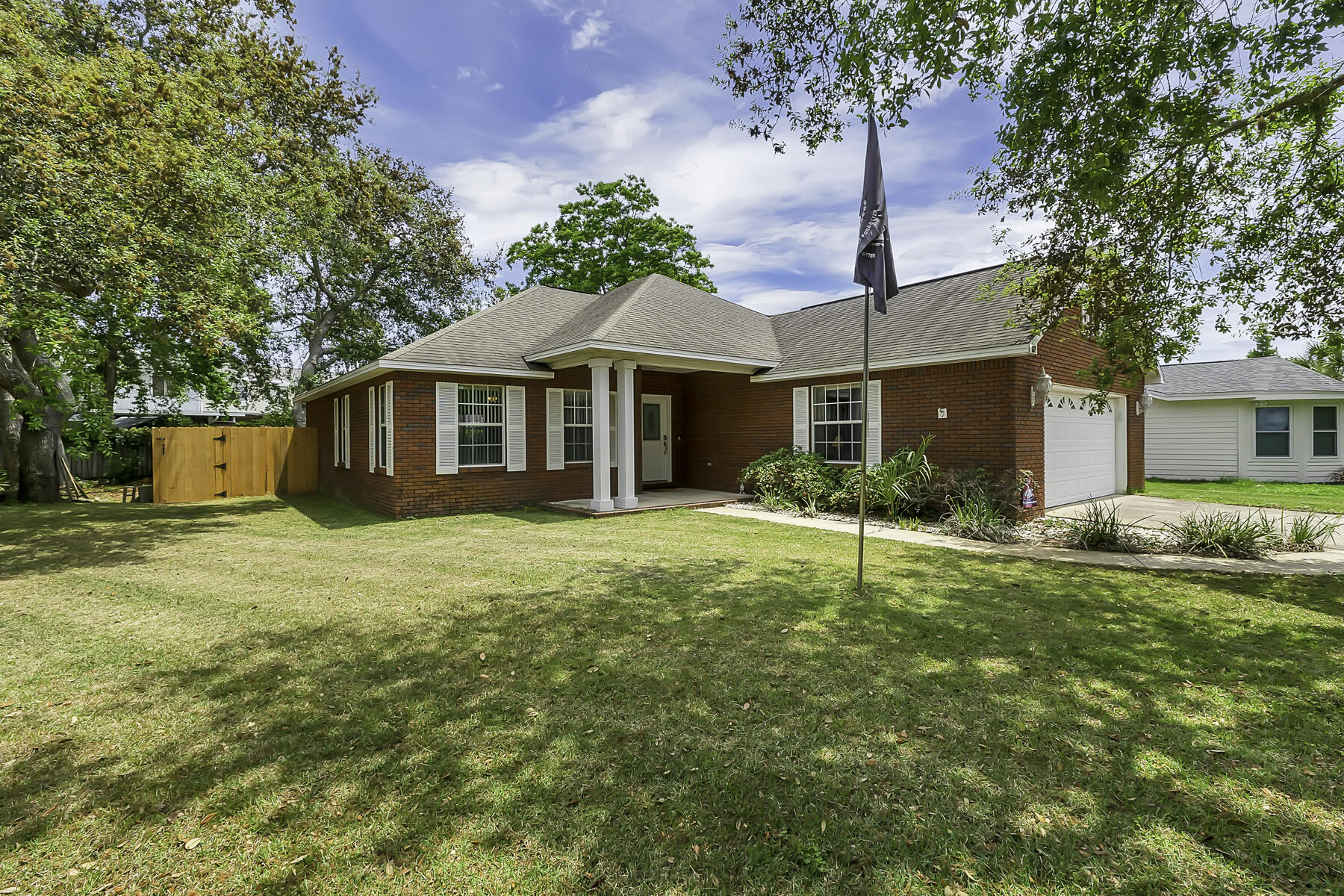 LAKESIDE VILLAGE - Residential Lease