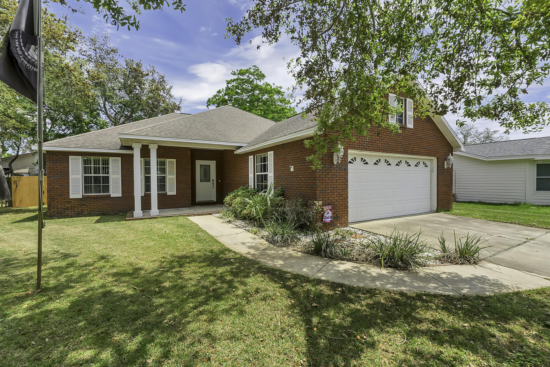 LAKESIDE VILLAGE - Residential Lease