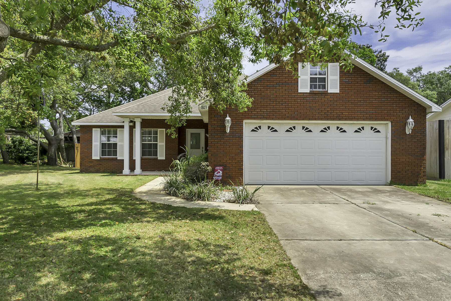 LAKESIDE VILLAGE - Residential Lease