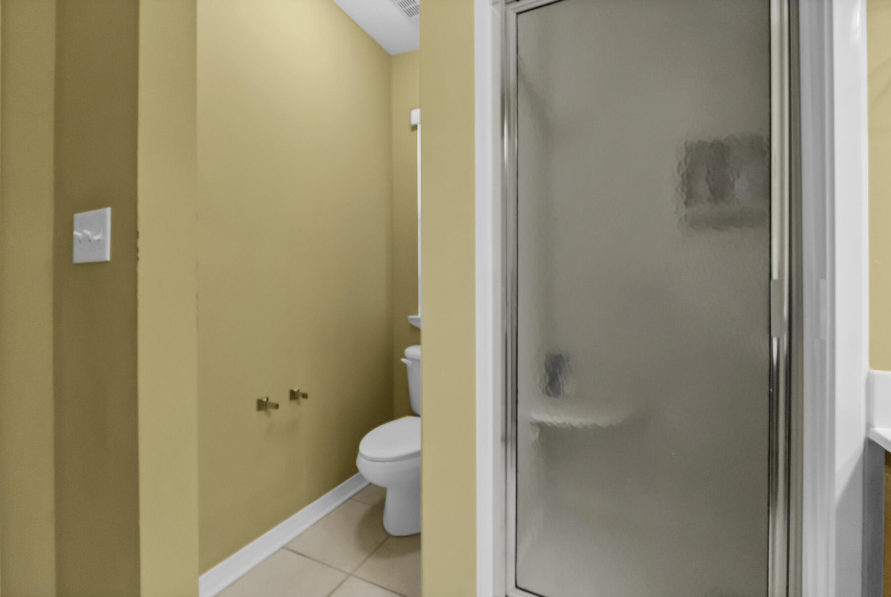 LAKESIDE VILLAGE - Residential Lease