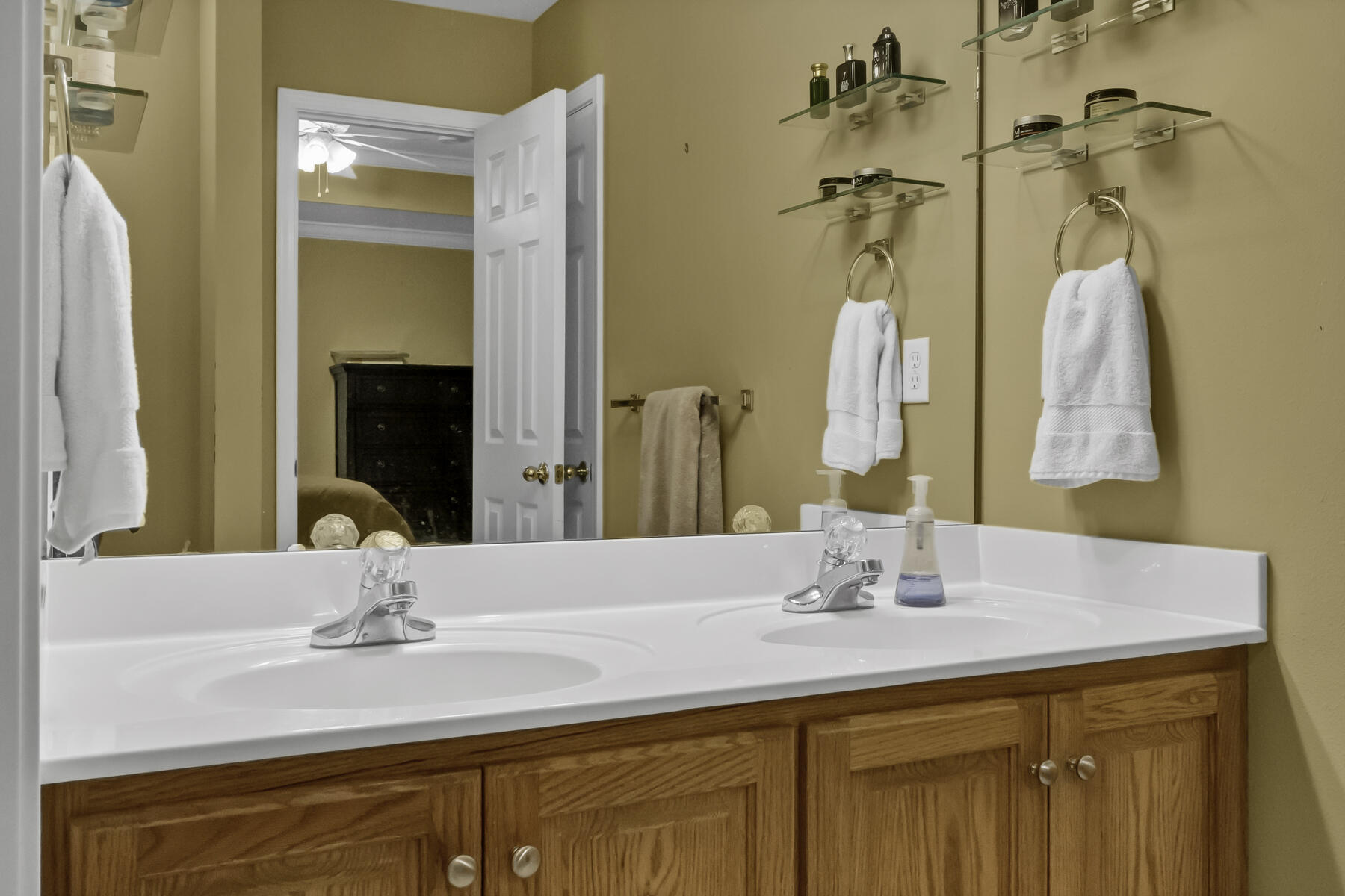 LAKESIDE VILLAGE - Residential Lease