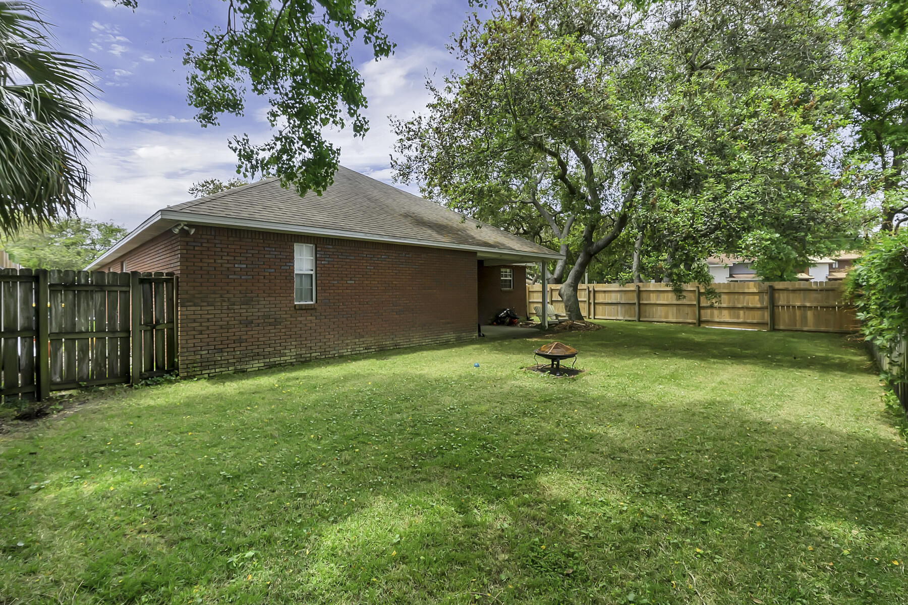 LAKESIDE VILLAGE - Residential Lease