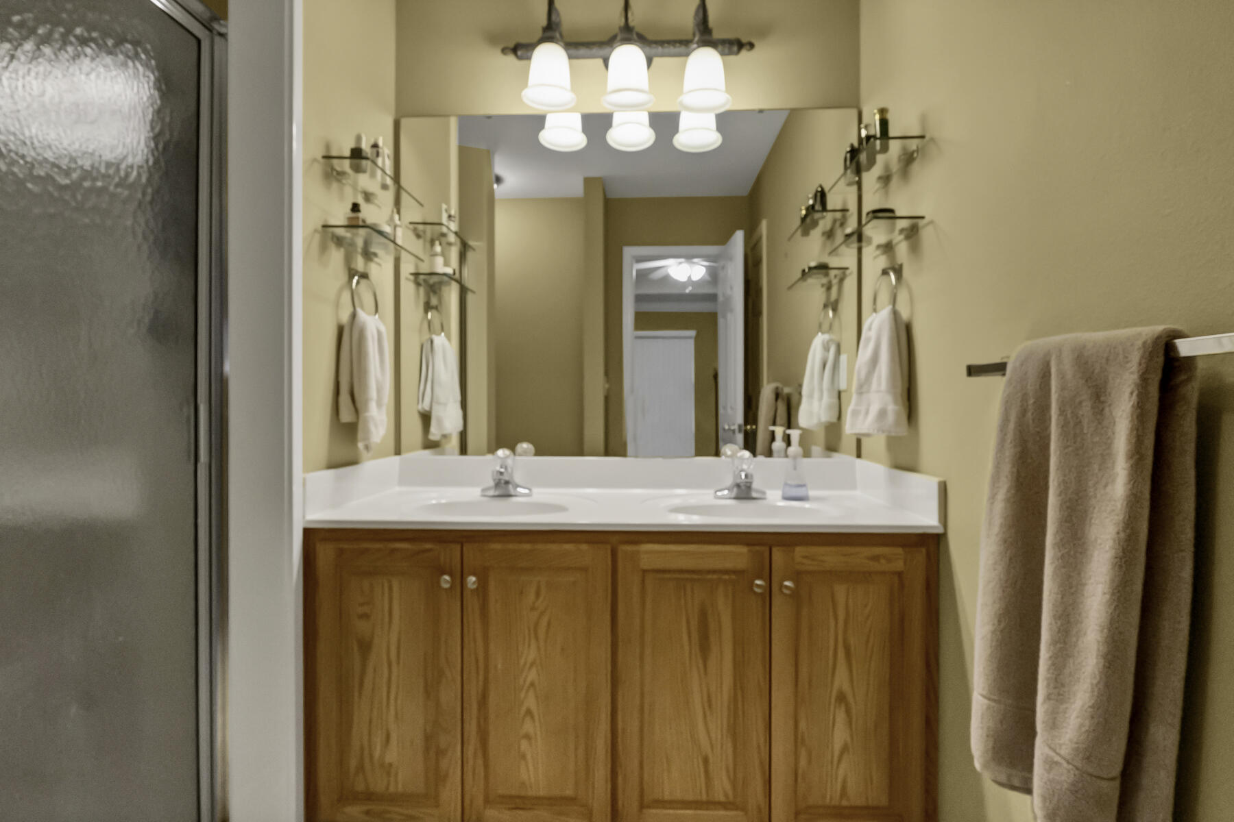 LAKESIDE VILLAGE - Residential Lease