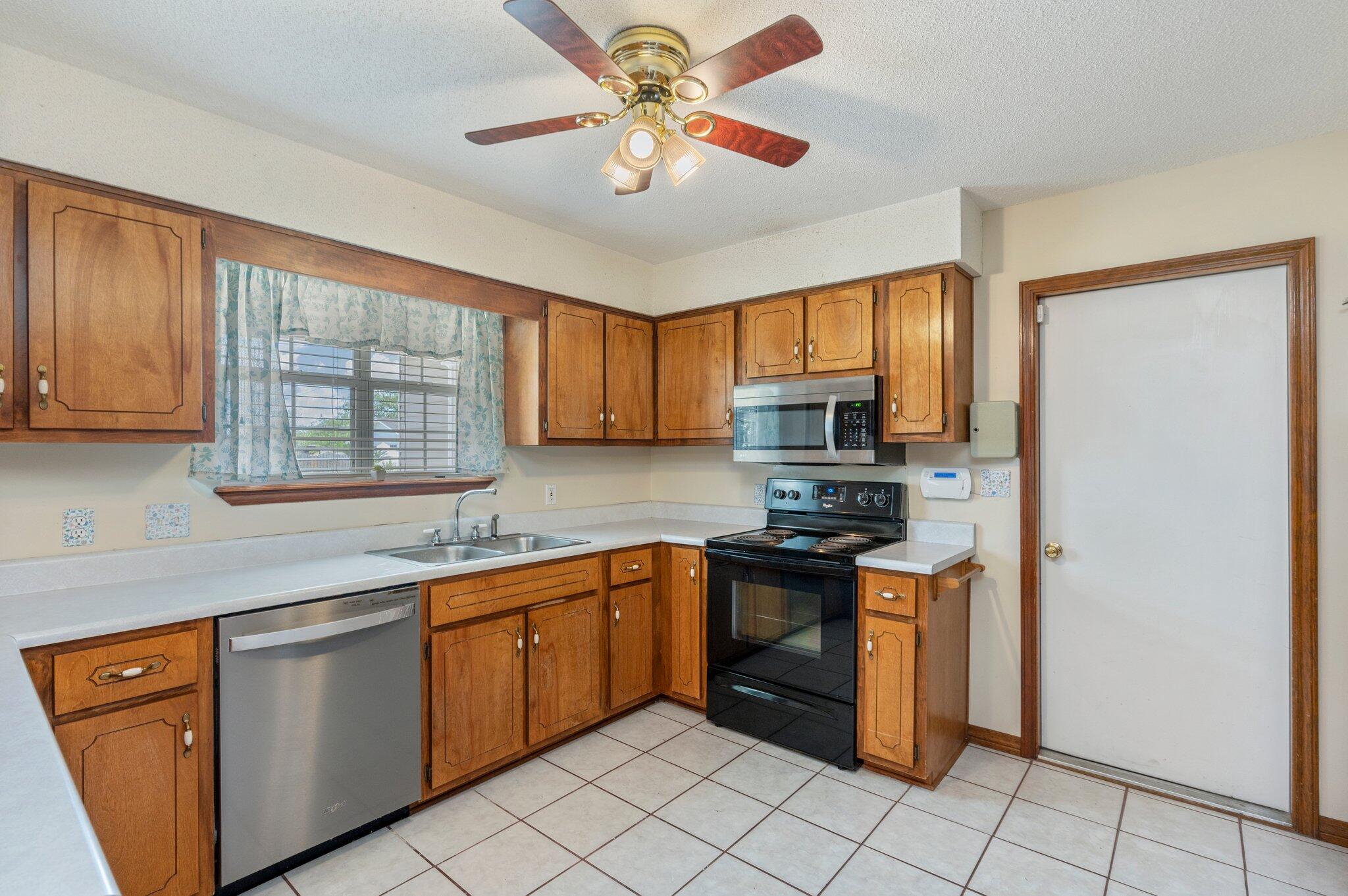 NORTHVIEW ESTATES 4TH ADDN - Residential