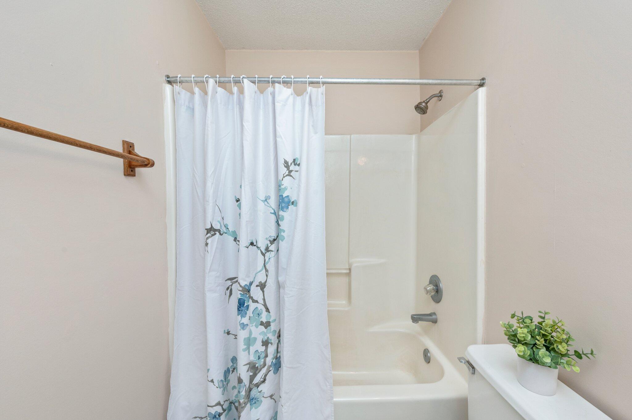 NORTHVIEW ESTATES 4TH ADDN - Residential