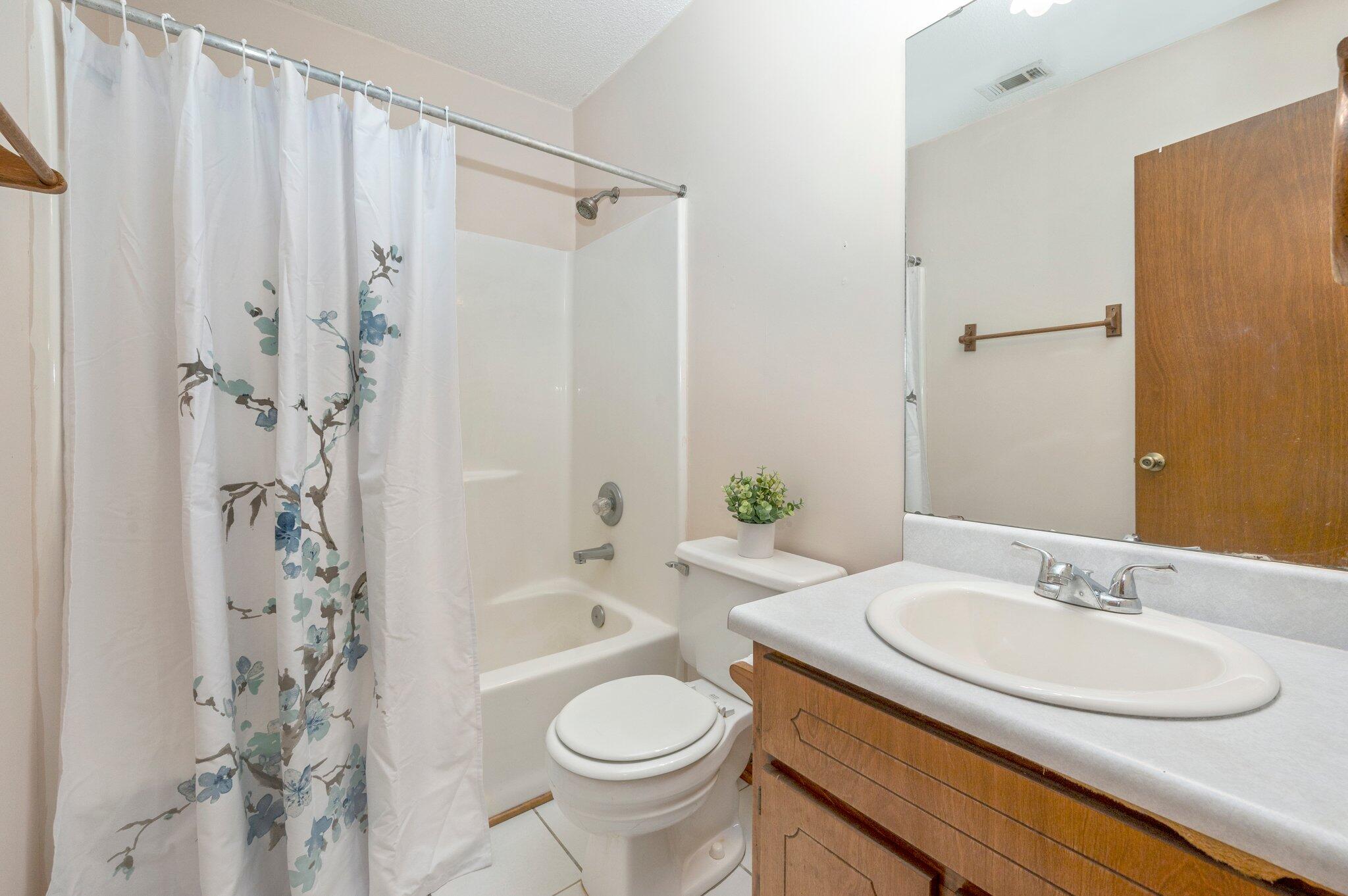 NORTHVIEW ESTATES 4TH ADDN - Residential