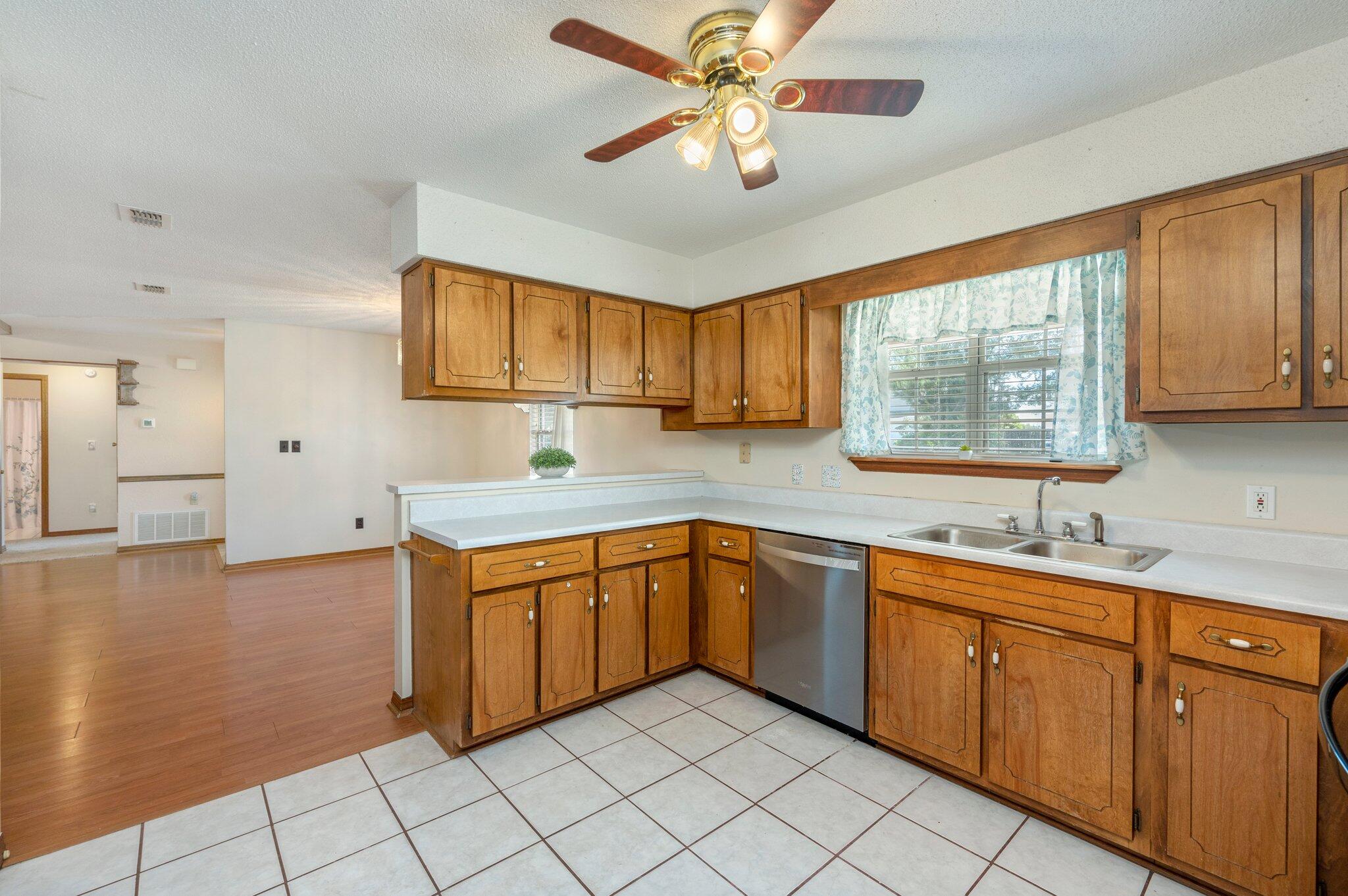 NORTHVIEW ESTATES 4TH ADDN - Residential