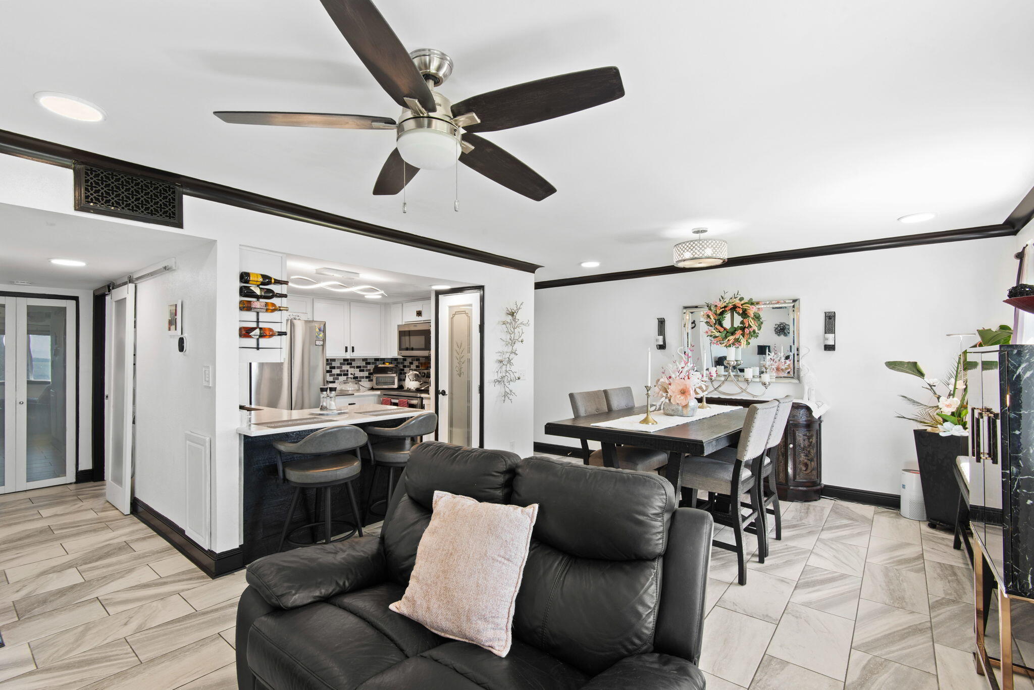 FINISTERRA CONDO - Residential