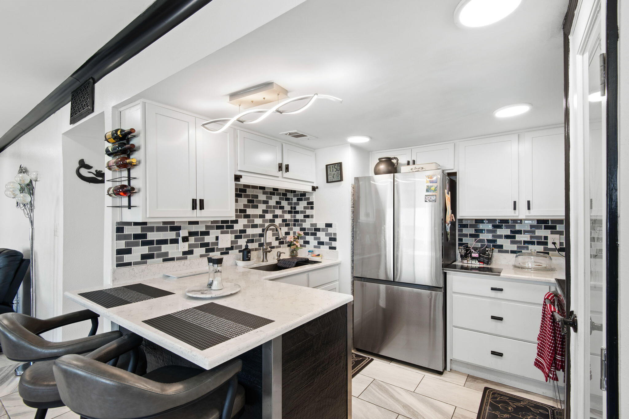 FINISTERRA CONDO - Residential